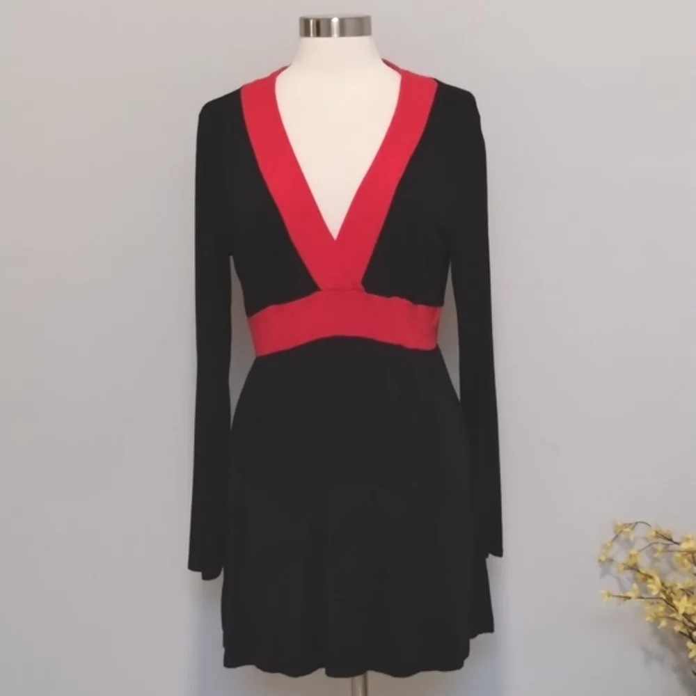 New York & Company Retro Mod Colorblock Dress L Long Sleeve Black Red Empire